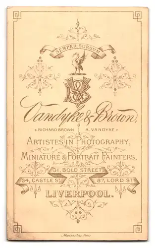 Fotografie Vandyke & Brown, Liverpool, 31, Bold Street, Junges Mädchen im hübschen Kleid