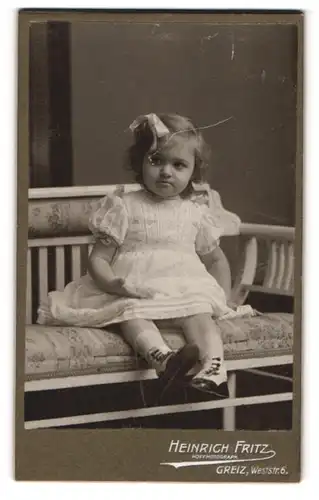 Fotografie Heinrich Fritz, Greiz, Weststr. 6, Kleines Mädchen im Kleid