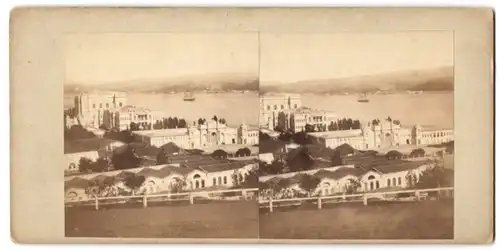 Fotografie unbekannter Fotograf, Ansicht Istanbul, Blick auf den Dolmabahce-Palast
