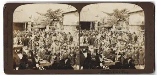 Fotografie American Stereoscopic Co., New York / NY, Japaner beim täglichen Leben und Treiben auf einer Strasse