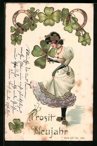 AK Dame mit grossem Kleeblatt