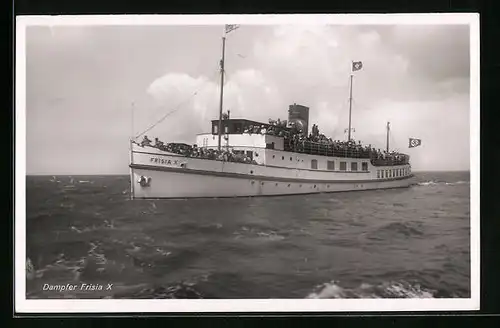 AK Passagierschiff Dampfer Frisia X mit flagge