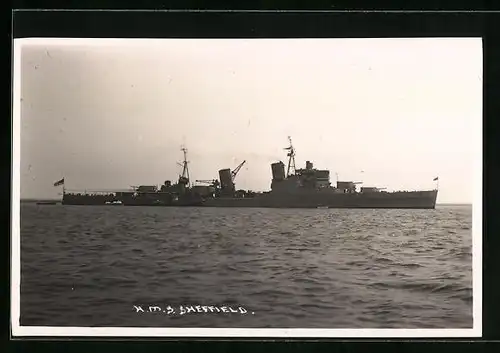 AK Britisches Kriegsschiff HMS Sheffield aus der Ferne