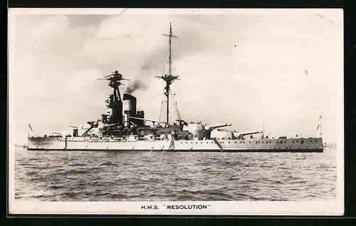 AK Britisches Kriegsschiff HMS Resolution auf Steuerbord