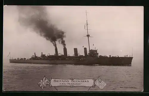 AK Britisches Kriegsschiff HMS Fearless Volldampf gebend
