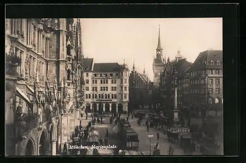 AK München, Marienplatz aus der Vogelschau