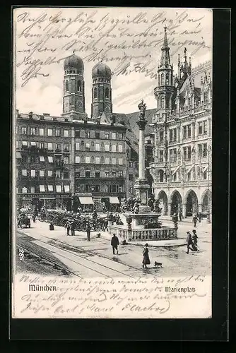 AK München, Marienplatz mit Frauenkirche und geparkten Kutschen