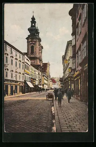 AK Linz /Donau, Passanten in der Landstrasse