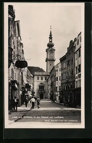 AK Linz /Donau, Strassenpartie in der Altstadt mit Landhaus