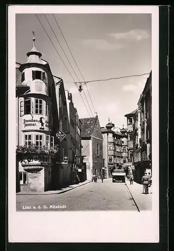 AK Linz /Donau, Strassenpartie in der Altstadt