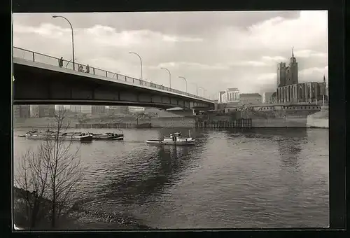 AK Magdeburg, Die neue Strombrücke mit Frachtschiffen