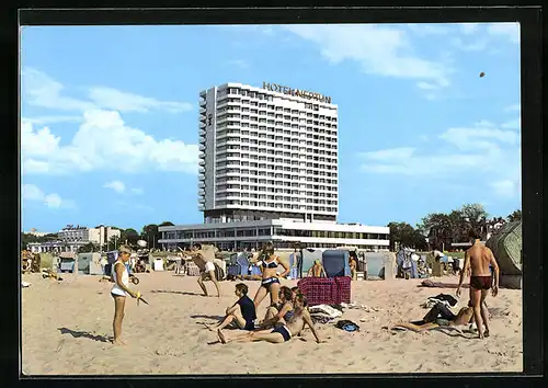 AK Rostock-Warnemünde, Hotel Neptun vom Strand aus gesehen