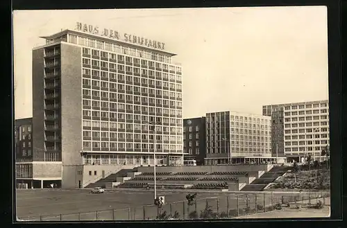 AK Rostock, Blick auf das Haus der Schiffahrt und Interhotel Warnow