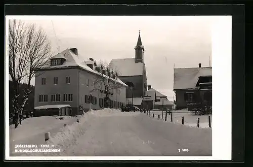 AK Josefsberg, Strassenpartie im Winter mit Bundes-Schullandheim