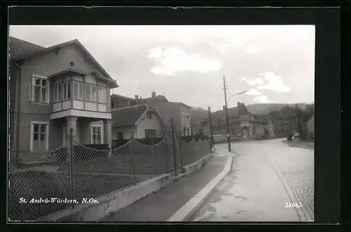 AK St. Andrä-Wördern, Strassenpartie mit Villa