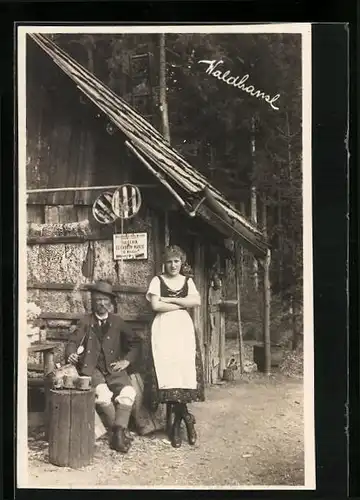 AK Mariazell, Waldhansl mit Pfeife vor Hütte