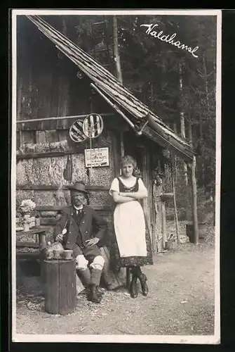AK Mariazell, Waldhansl mit junger Frau vor Hütte