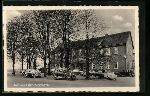 AK Frienstedt bei Erfurt, Gasthaus zum Fürstenhof mit Automobilen