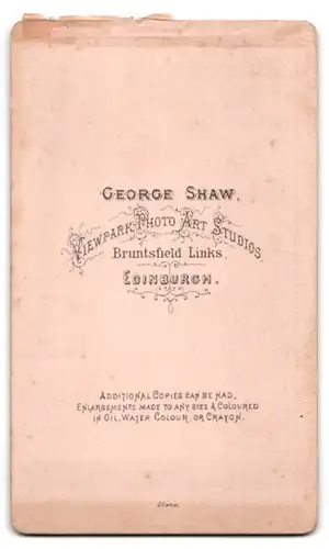 Fotografie George Shaw, Edinburgh, North Bruntsfield Place 43, Bürgerlicher mit Koteletten unf Schnurrbart im Dreiteiler