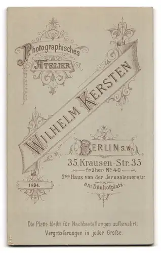 Fotografie Wilhelm Kersten, Berlin-SW, Krausen-Str. 35, Halbwüchsiger Knabe in modischer Kleidung