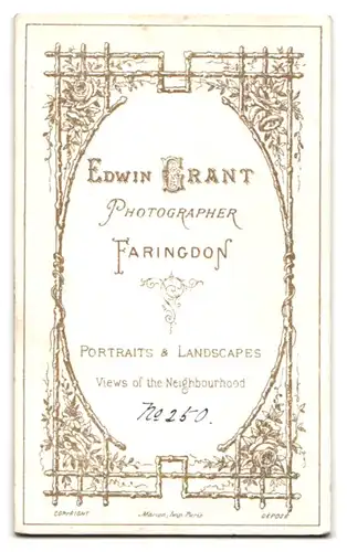 Fotografie Edwin Grant, Faringdon, Bürgerliche Dame im Kleid