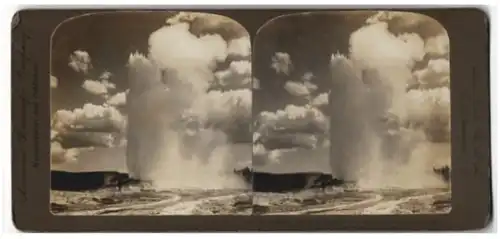 Stereo-Fotografie American Stereoscopic Co., New York / NY, Ansicht Billings, Old Faithful in Eruption Yellowstone