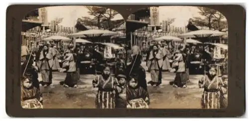 Stereo-Fotografie American Stereoscopic Co., New York, Ansicht Kyoto, Religious Festival, Booth for sale of goods, Japan