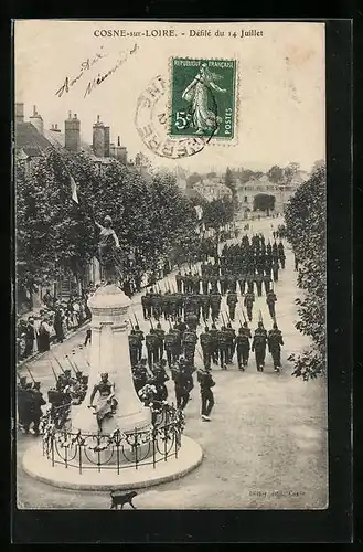 AK Cosne-sur-Loire, Défilé du 14 Juillet