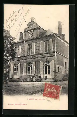 AK Bréves, La Mairie