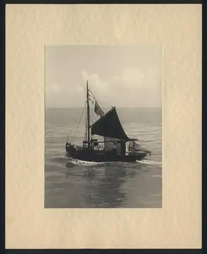 Fotografie Fischkutter auf der Nordsee bei Cuxhaven um 1937