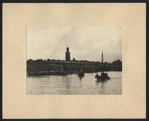 Fotografie unbekannter Fotograf, Ansicht Cuxhaven, Partie am Fischmarkt um 1937