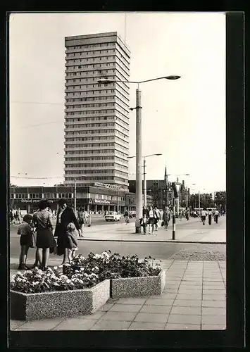 AK Frankfurt /Oder, Hochhaus am Platz der Republik mit Buchhandlung