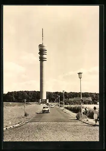 AK Schwerin-Zippendorf, Fernsehturm mit Strassenpartie