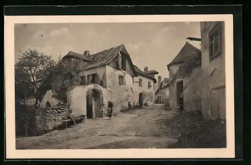 AK Weissenkirchen /Wachau, Strassenpartie mit Bewohnern