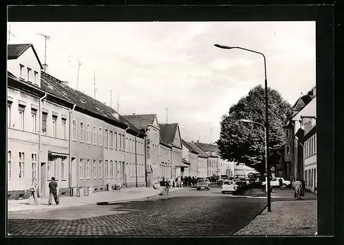 AK Eisleben, Fussgänger in der Hallesche Strasse