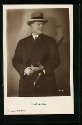 AK Schauspieler Olaf Storm mit Mantel und Hut