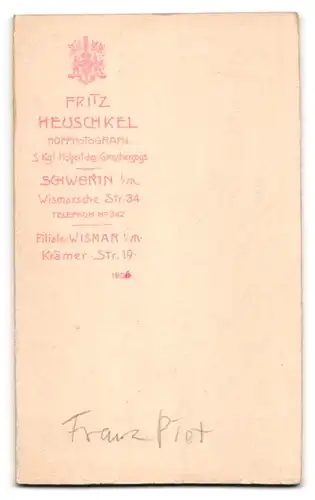 Fotografie Fritz Heuschkel, Schwerin i. M., Wismarsche-Str. 34, Portrait blonder Bube elegant im Jackett