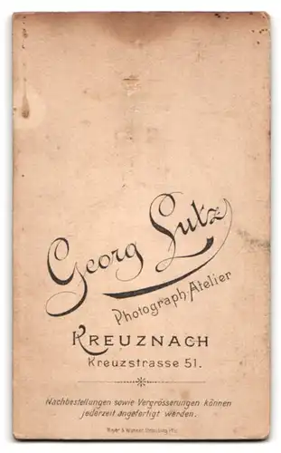 Fotografie Georg Lutz, Bad Kreuznach, Kreuzstr. 51, Portrait dunkelhaarige Schönheit in bestickter Bluse