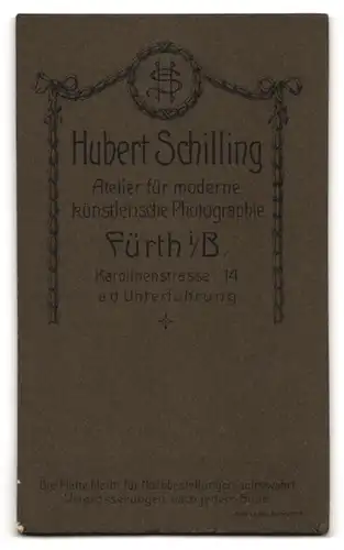 Fotografie Hub. Schilling, Fürth i. B., Karolinenstr. 14, Portrait dunkelhaarige Schönheit in prachtvoller weisser Bluse