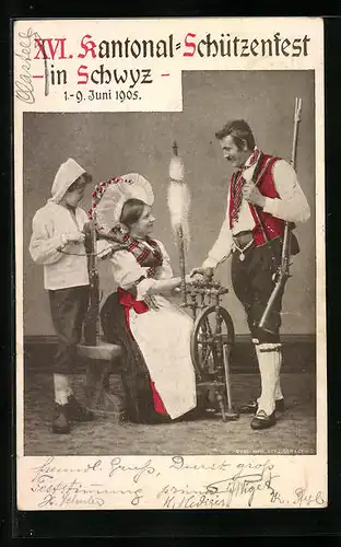 AK Schwyz, XVI. Kantonal-Schützenfest 1905, Familie in Tracht, Frau am Spinnrad