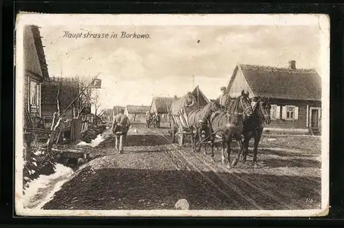 AK Borkowo, Hauptstrasse, Pferdefuhrwerke mit Soldaten