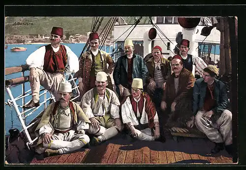 AK Albanische Männer auf einem Schiff