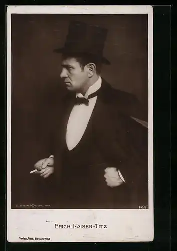 AK Schauspieler Erich Kaiser-Titz rauchend im Anzug mit Zylinder