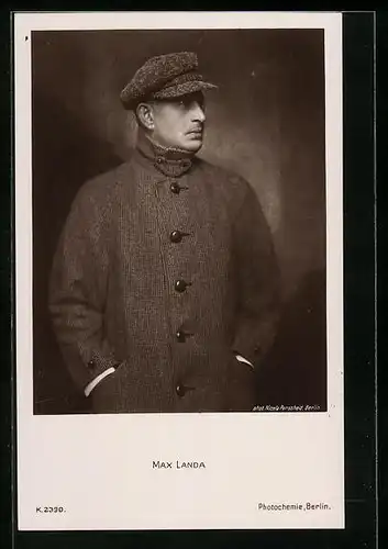 AK Schauspieler Max Landa im Mantel mit Schirmmütze porträtiert