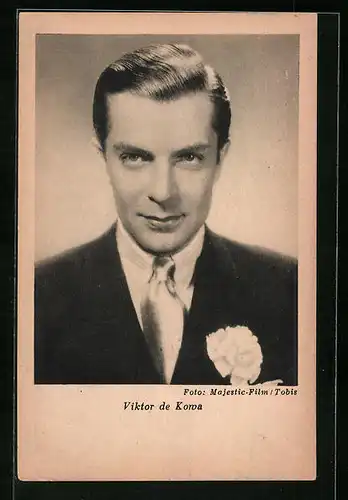 AK Schauspieler Viktor de Kowa im Anzug ernst schauend