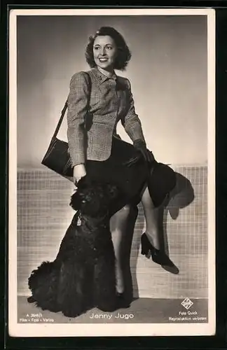 AK Schauspielerin Jenny Jugo mit Hund in einer Filmrolle