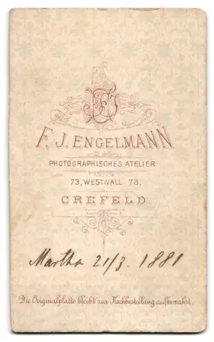 Fotografie F. J. Engelmann, Crefeld, Westwall 73, Portrait niedliches Mädchen im weissen Kleidchen