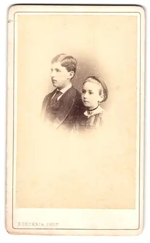 Fotografie A. Borderia, Reims, Place Drouet d'Erlon 6, Portrait bildschönes Kinderpaar in eleganter Kleidung