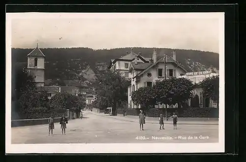 AK Neuveville, Rue de la Gare, Strassenpartie