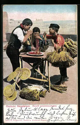 AK Neapel / Napoli, Costumi Napoletani, Monelli mangia maccheroni